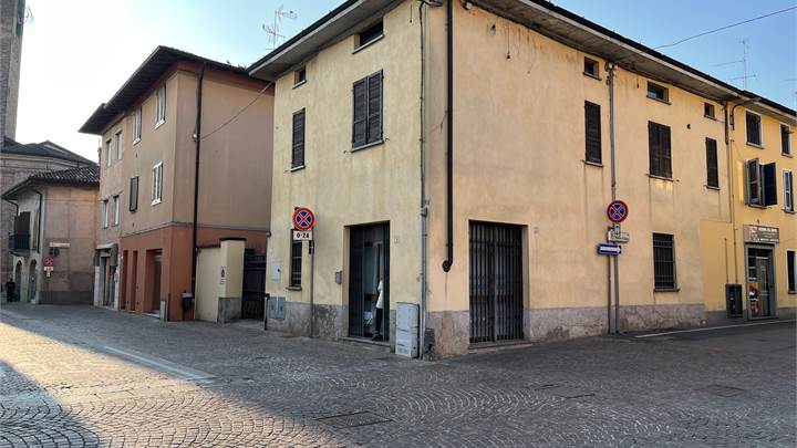  UFFICIO /  NEGOZIO  DI 80 MQ  IN PIENO CENTRO
