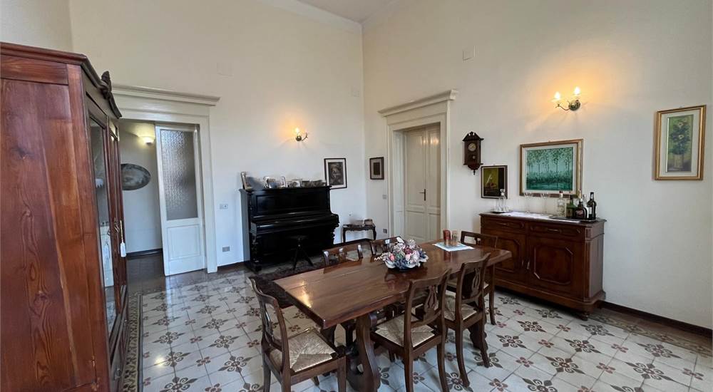 SALA DA PRANZO -SALOTTO