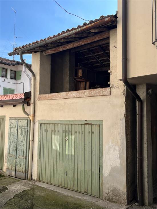 AUTORIMESSA CON SOTTOTETTO