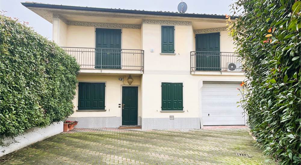 FRONTE VILLA