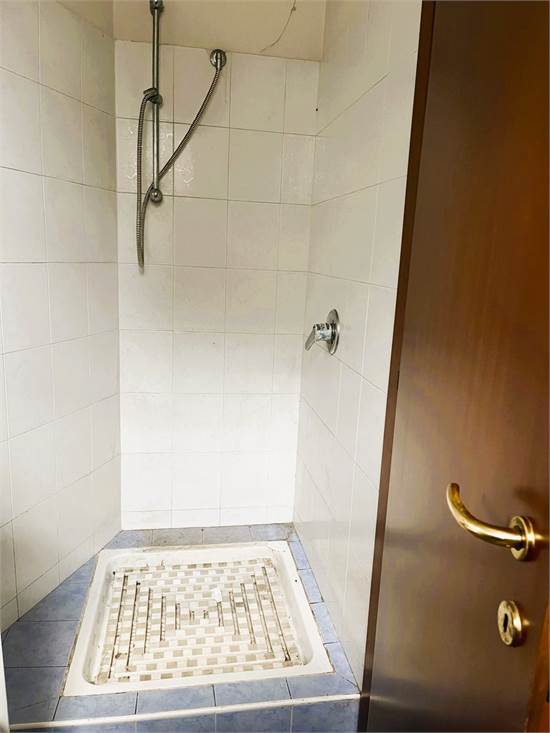 DOCCIA IN LAVANDERIA